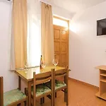 Iovo - Two Bedroom With Terrace A5 Traù