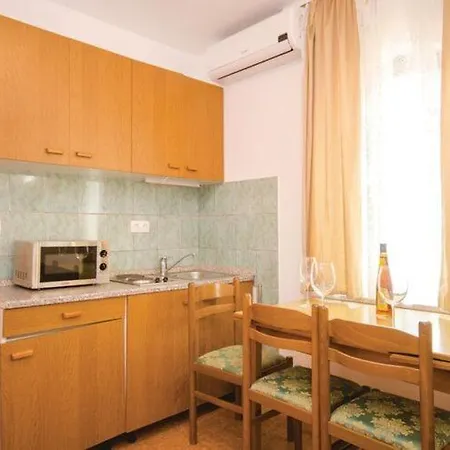 Iovo - Two Bedroom With Terrace A5 Appartamento