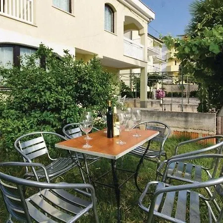 Iovo - Two Bedroom With Terrace A5 Appartement *