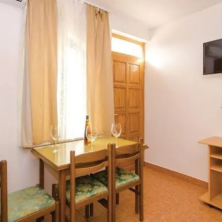 Iovo - Two Bedroom With Terrace A5 Trogir