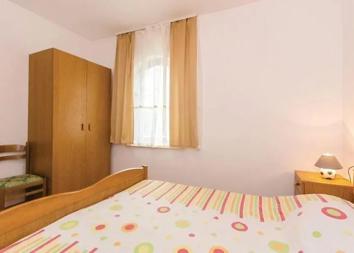 Iovo - Two Bedroom With Terrace A5 Apartment *