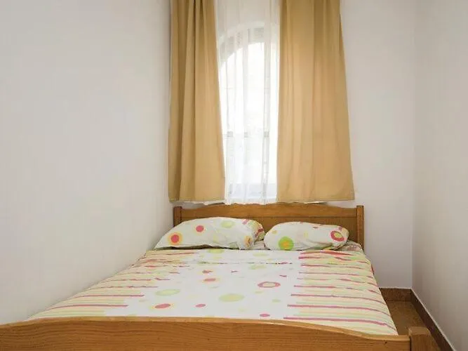 Iovo - Two Bedroom With Terrace A5 Trogir