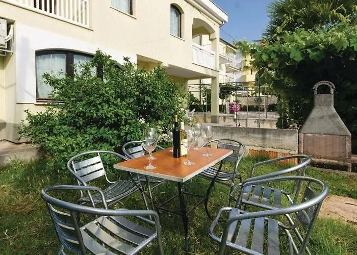 Iovo - Two Bedroom With Terrace A5 Apartment *