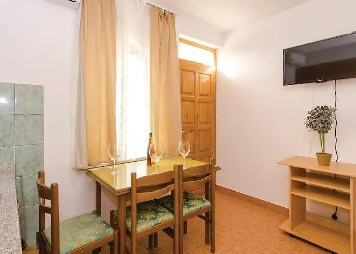 Iovo - Two Bedroom With Terrace A5 Trogir